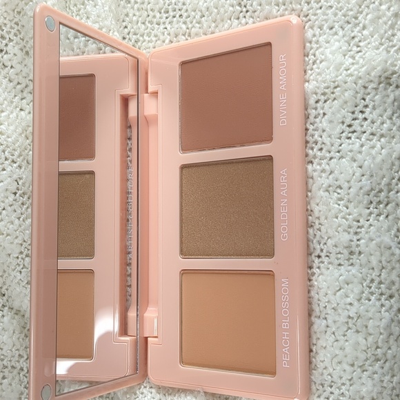 Artist Couture Love Sprung Face Palette in Vol. III, 3pods x 4g/14oz - Picture 3 of 9